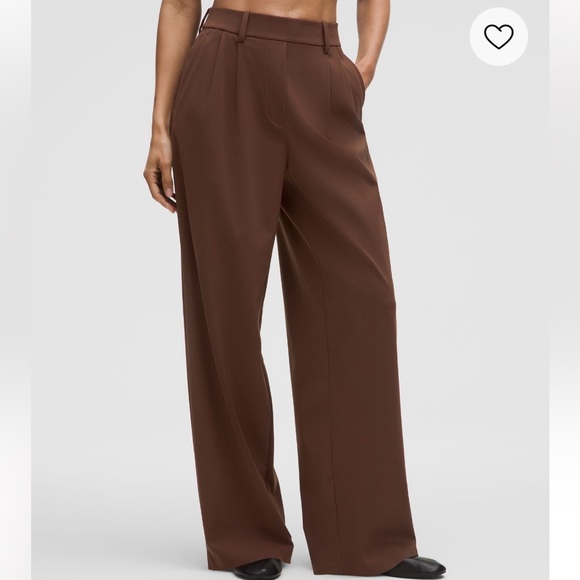 Lululemon day drift high rise wide leg short in lava cake - Picture 2 of 6